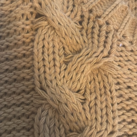 Gold Sweater - Picture 3 of 4